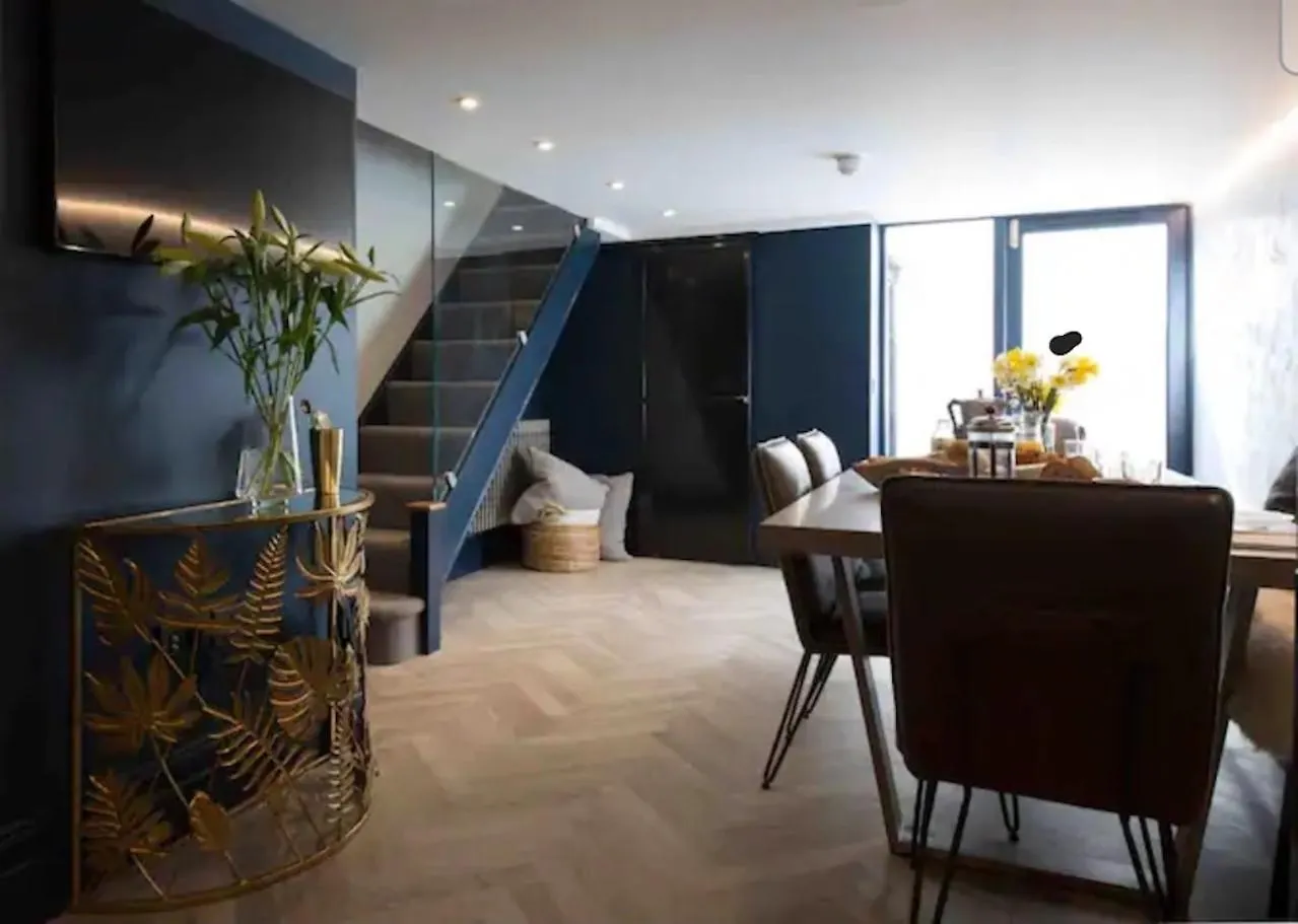 Ideal Location, Perfect Townhouse For Your Getaway Near Brighton Seafront And Pier , Blue House Short Lets Apartment