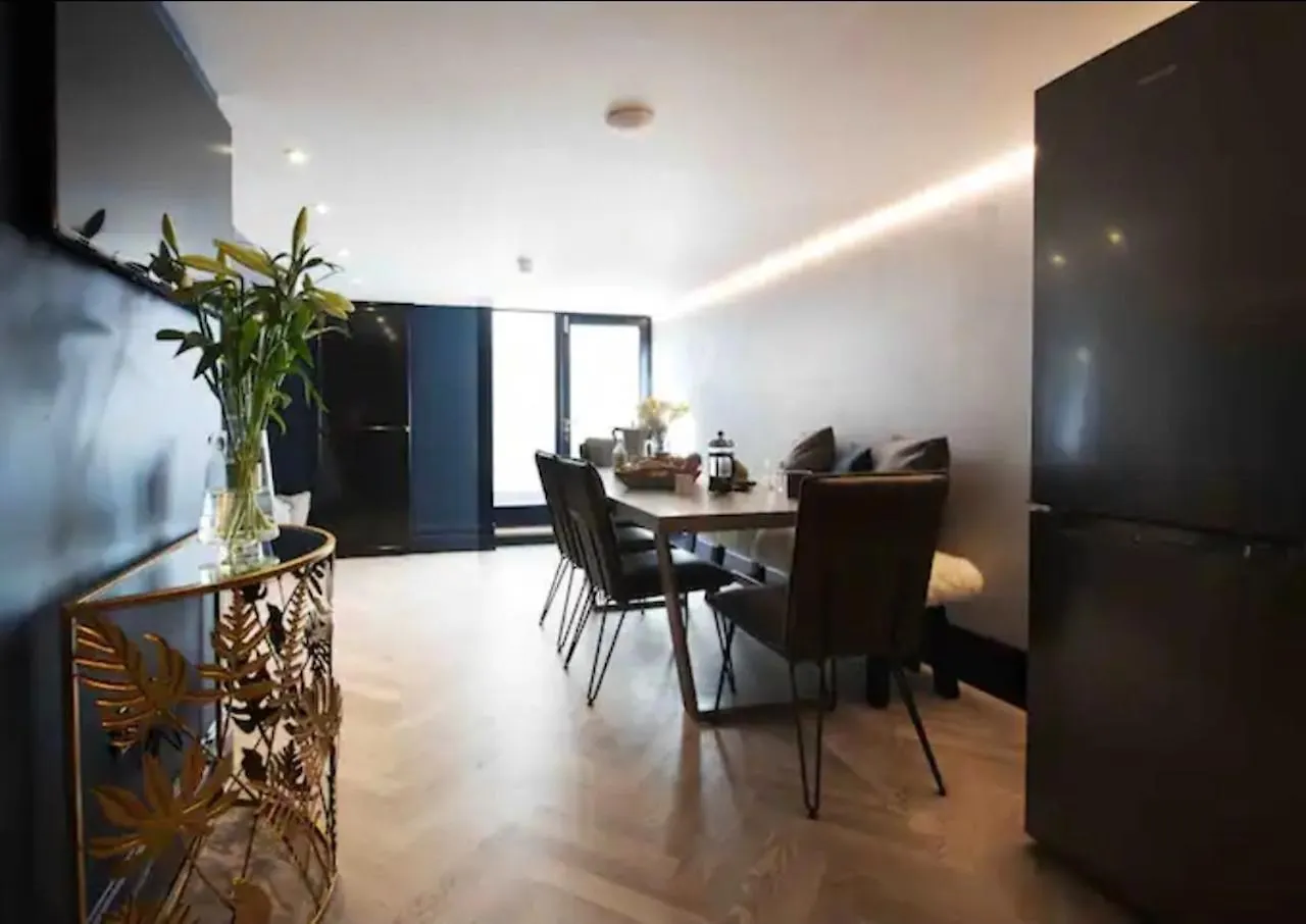 Ideal Location, Perfect Townhouse For Your Getaway Near Brighton Seafront And Pier , Blue House Short Lets